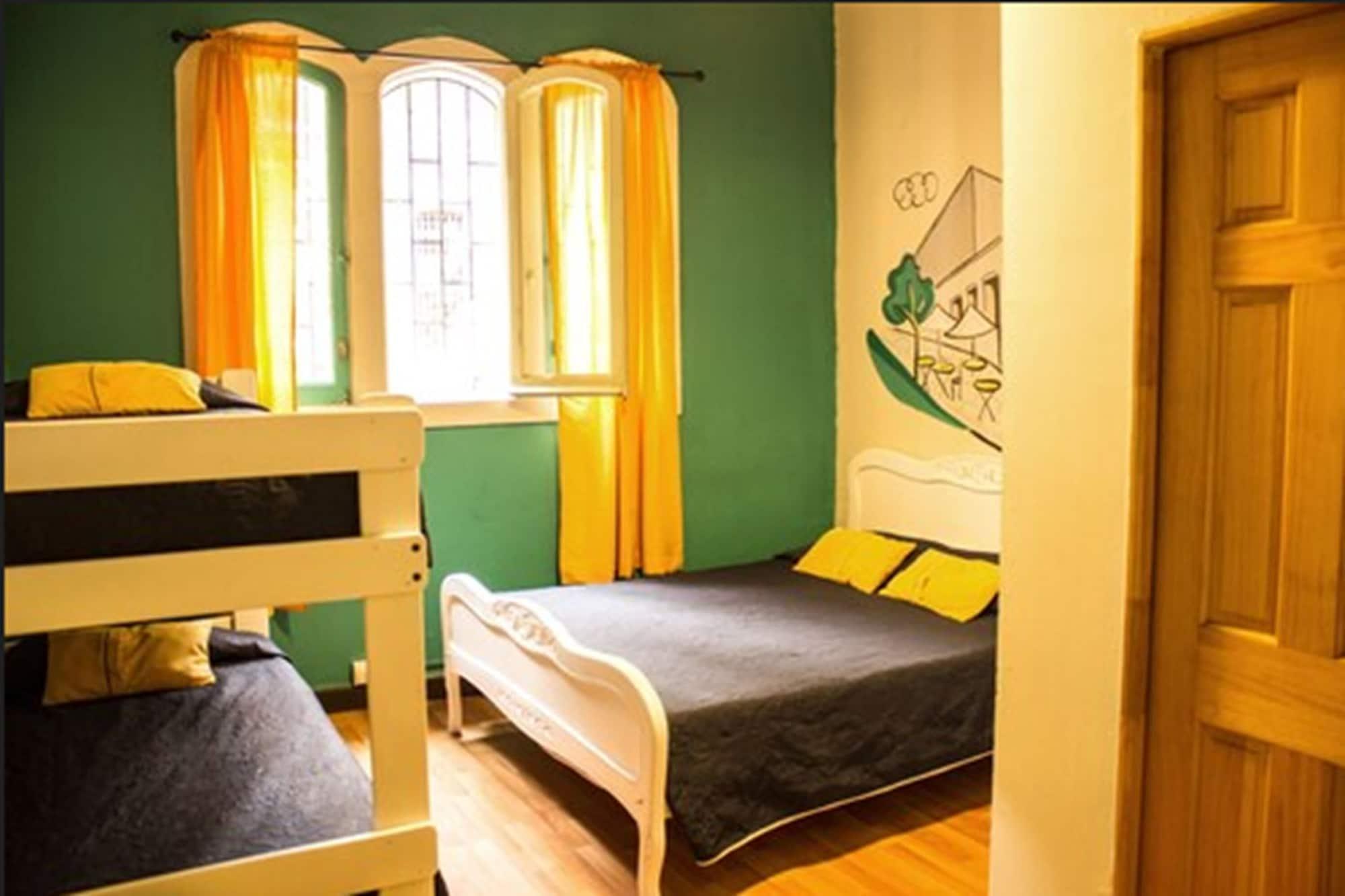 Hostal Forestal Santiago Exterior photo